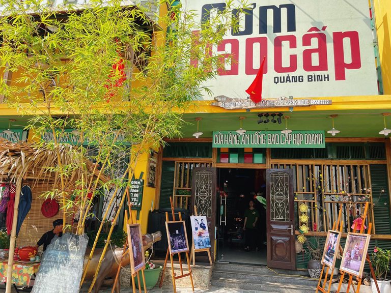 Quán cơm bao cấp