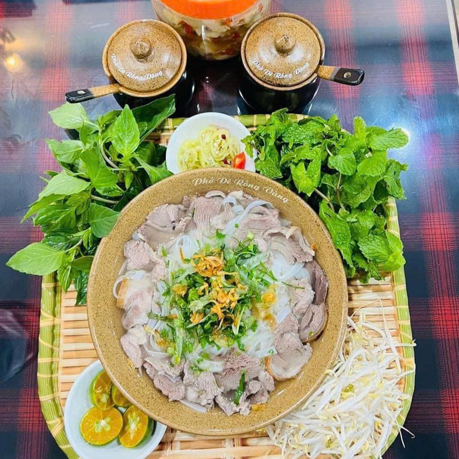 Phở dê Rồng Vàng ở Đồng Hới