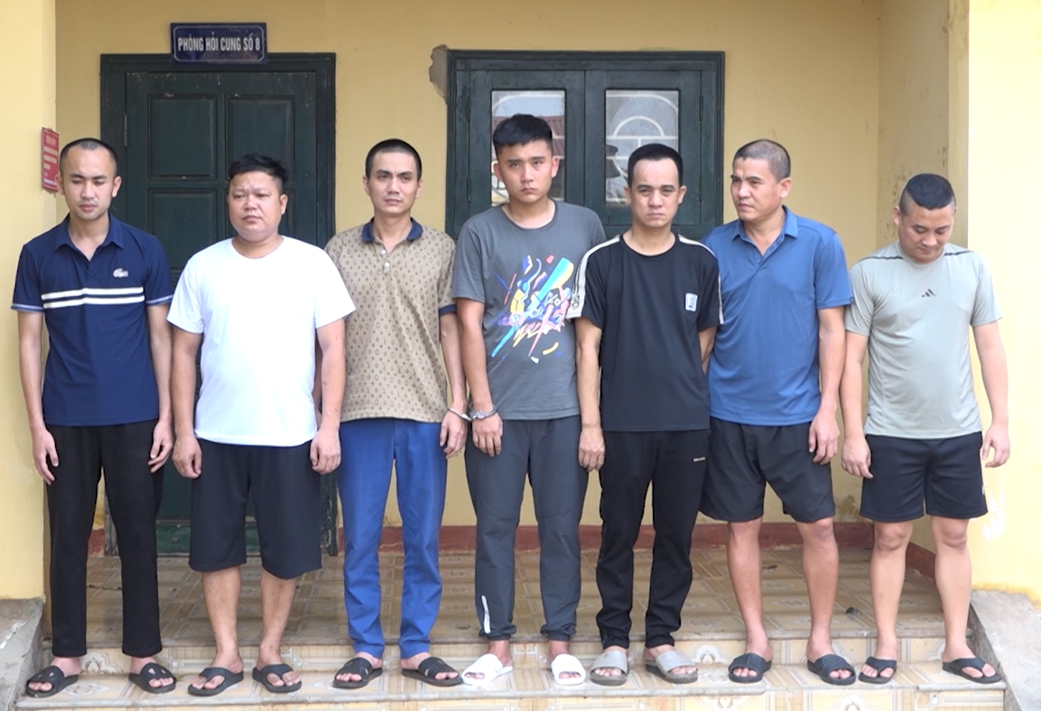 Quảng Bình: Triệt phá đường dây cá độ bóng đá qua mạng hơn 300 tỉ đồng