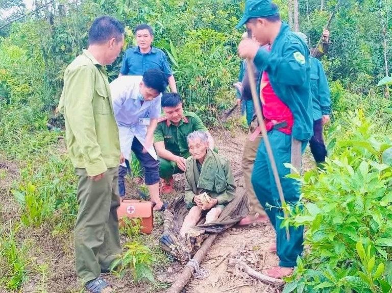 Huy động 30 người đi tìm cụ ông 67 tuổi lạc vào rừng giữa đêm