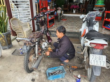 Tiệm sửa xe 27 Lý Thái Tổ
