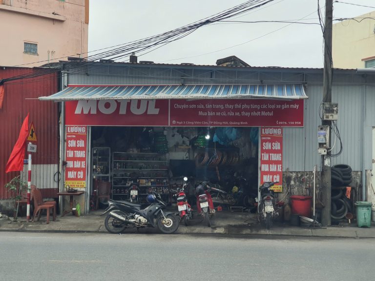 Tiệm sửa xe máy Lương